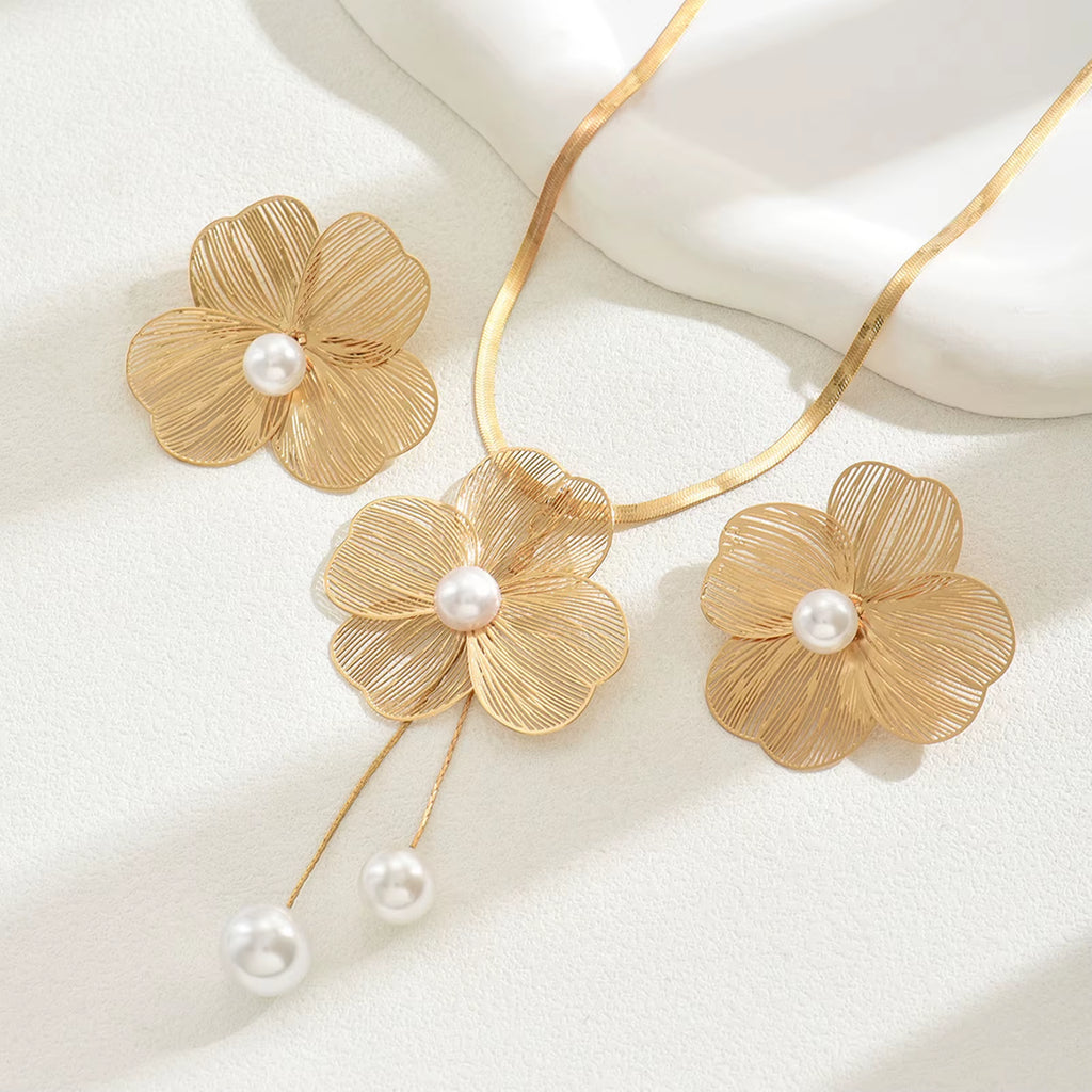 Necklace Earrings Set Elegant Gold Color Flowers Pendant Ladies High-End Inlaid Pearl Clavicle Jewelry Set Decoration.